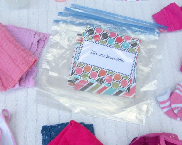 How to pack the perfect daycare bag for the baby or infant of a working mom: Use ziplock bags for organizing