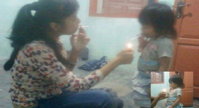 Miris,Netizen dibuat Heboh Seorang Wanita Tega Ajarkan Putri Perempuannya Merokok Miris,Netizen dibuat Heboh Seorang Wanita Tega Ajarkan Putri Perempuannya Merokok