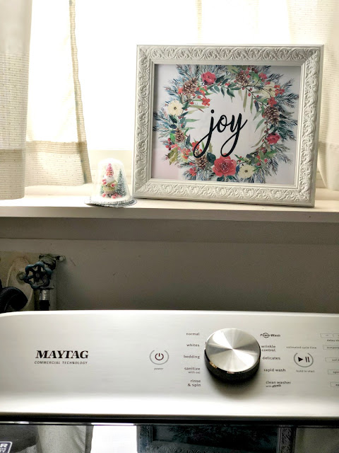  Can you all believe that the holiday season is almost here?! I’ll be entertaining a LOT of visitors this year, so I got a jump on my guest laundry prep – thanks to my new Maytag top load laundry set. #ad