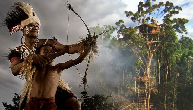 Suku Huli - Papua