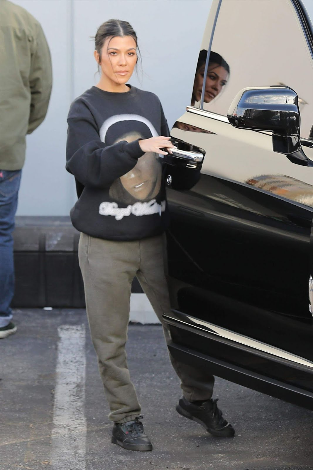 Kourtney Khloe Kardashian Leaving A Studio After A Day Of Filming In