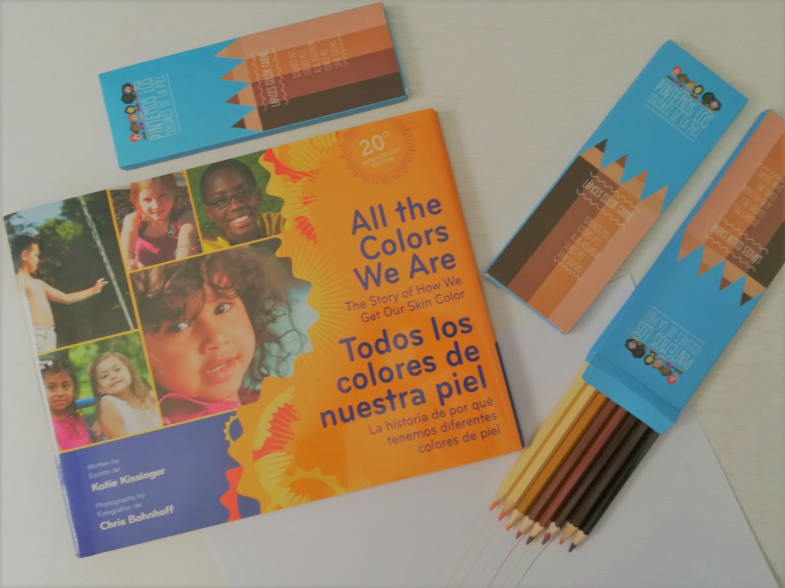 Mis cuentos cuentan All the Colors We are Todos los colores de