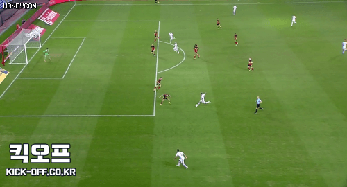 티보 쿠르트와 그리스전 선방.gif | 인스티즈