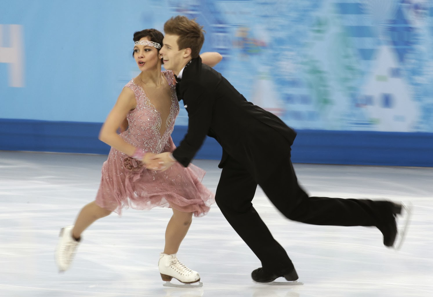 Elena Ilinykh og Nikita Katsalapov (RUS) udfører deres korte dans ved Vinter OL 2014