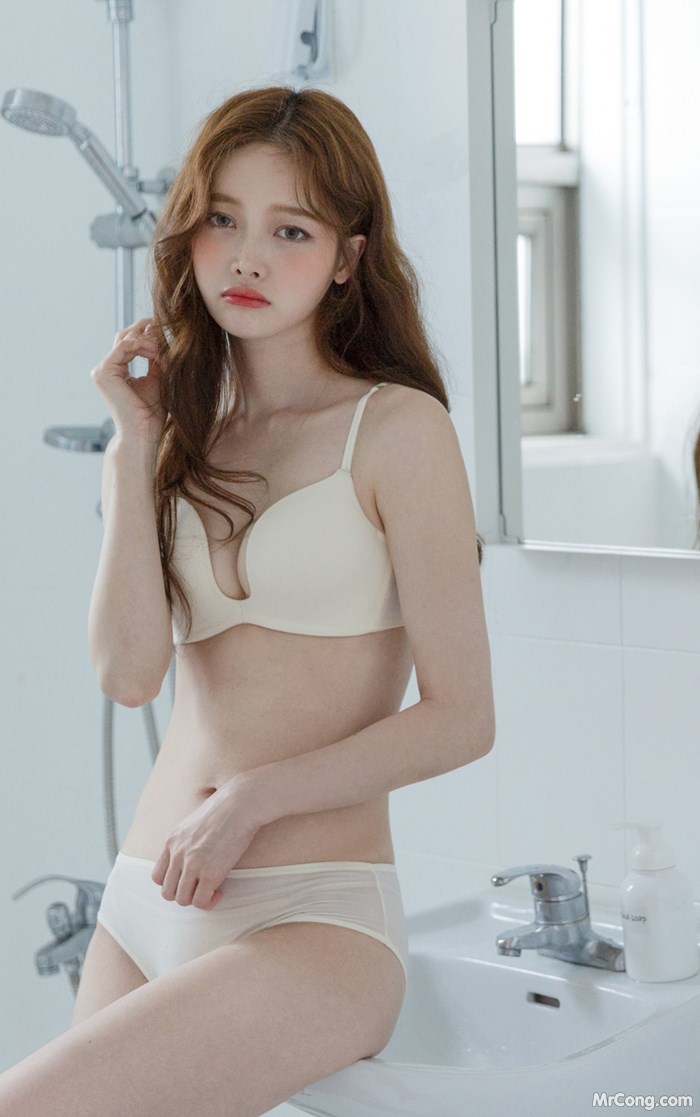 Beautiful Kim Hee Jeong in underwear, bikini October 2017 (43 photos)