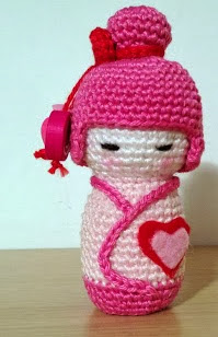 http://www.artedetei.com/2013/02/kokeshi-amigurumi.html