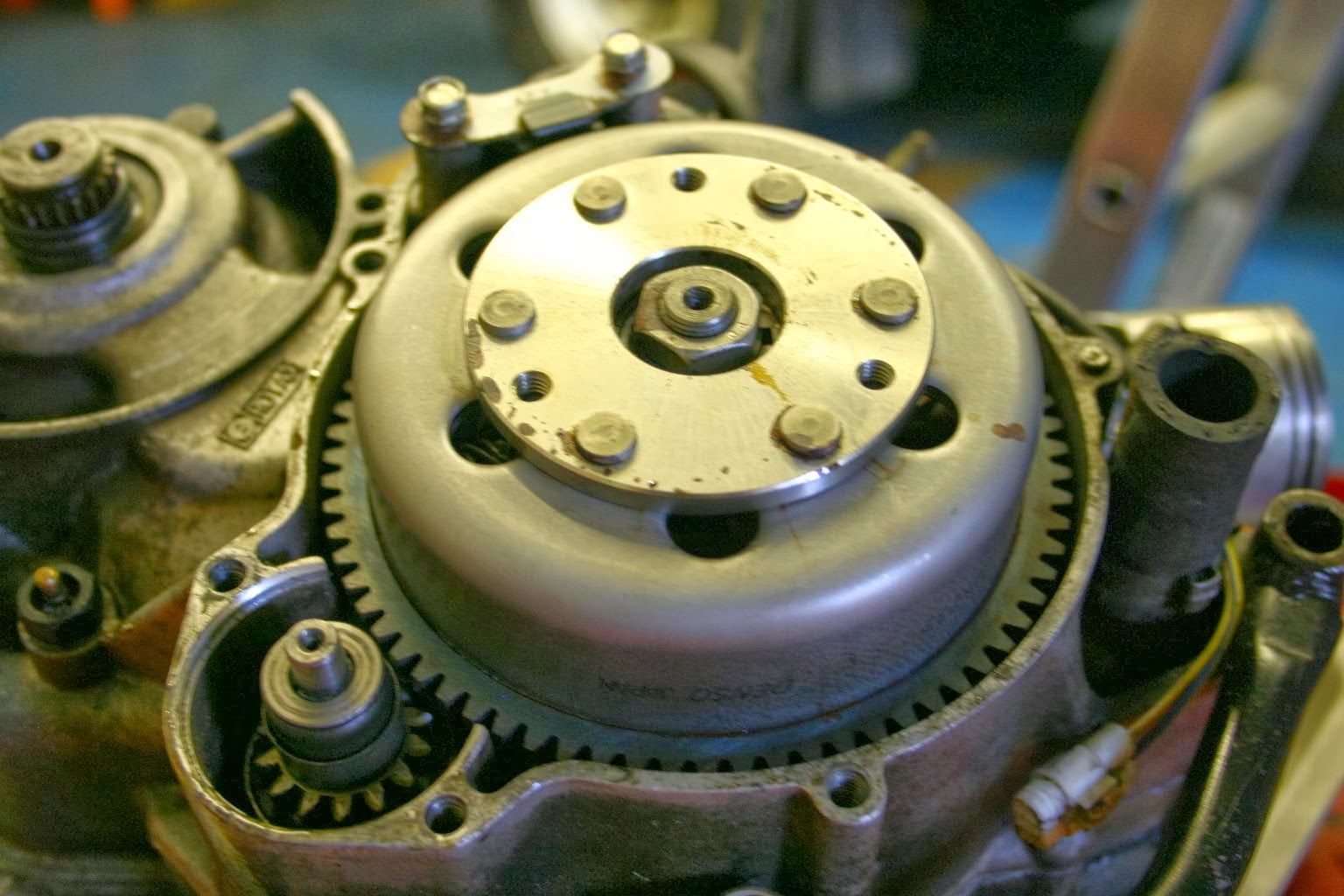 APRILIA RS 125 APRILIA RS 125 How to remove the flywheel , alternator