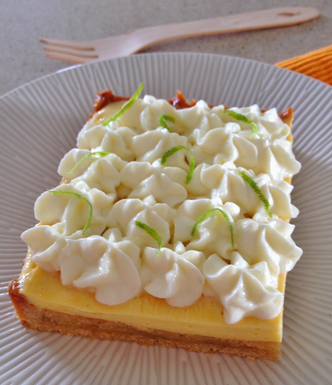 Buttermilch Mascarpone Torte Mit Mango Maracuja Eiskugeln — Rezepte Suchen