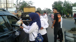 Sobat Mustafa Bersama Beberapa Komunitas Berbagi Takjil Di Jalan Lintas Timur.