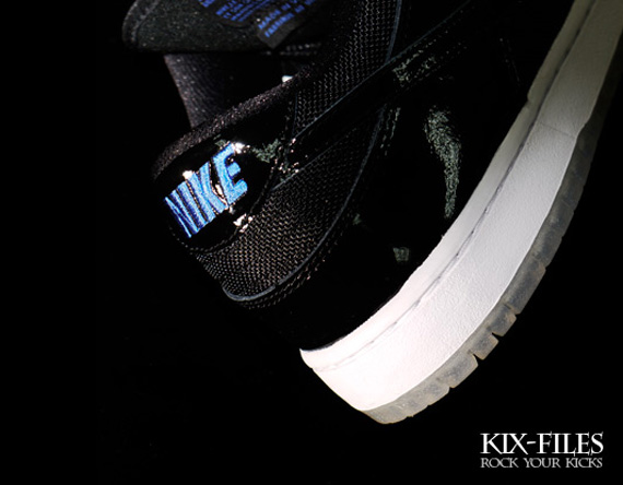 dunk sb space jam