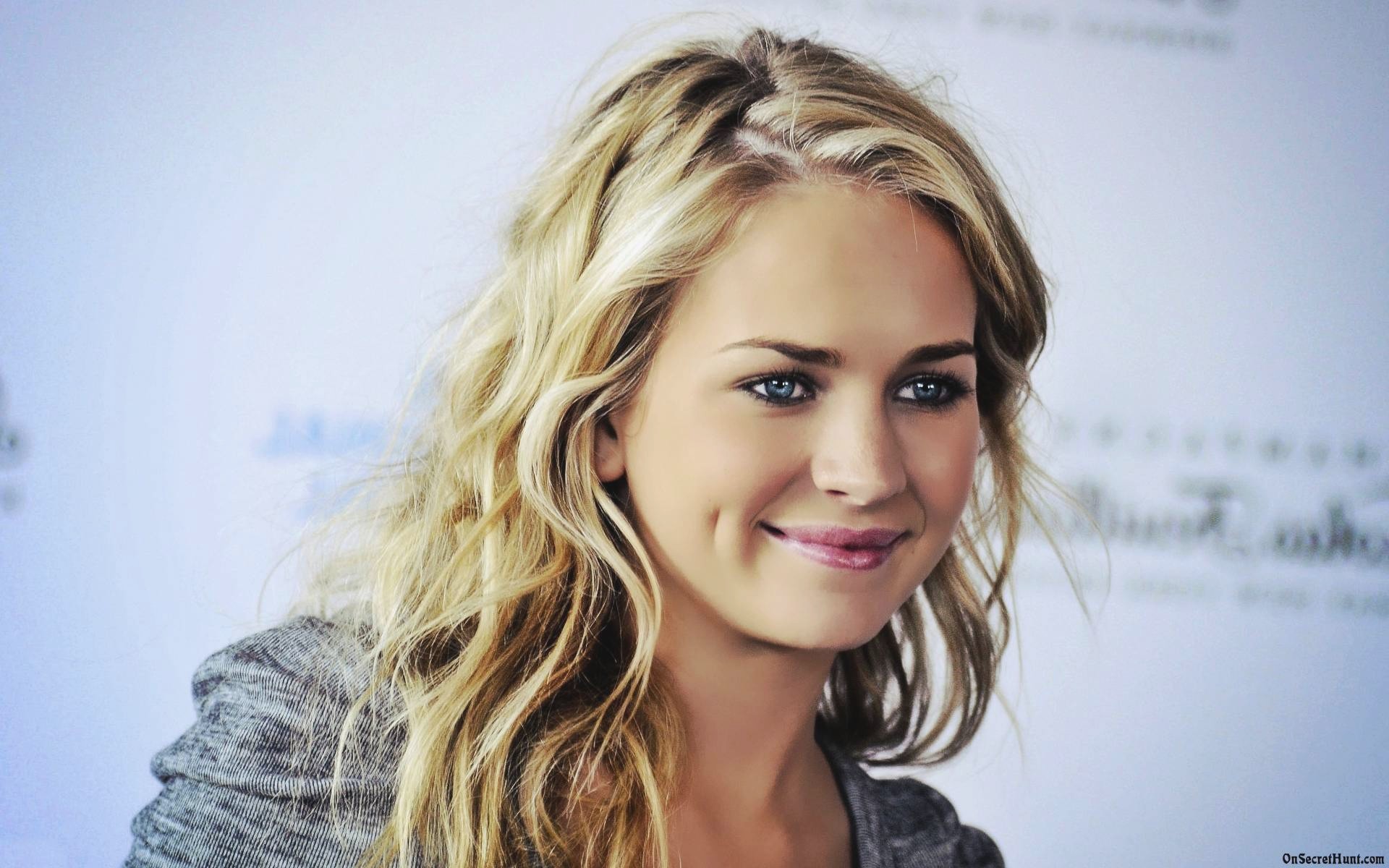 Britt Robertson HD Images and Wallpapers Britt Robertson HD Images and Wallpapers
