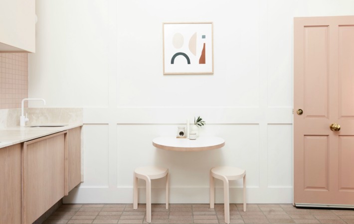 Una encantadora tiny home en color rosa empolvado