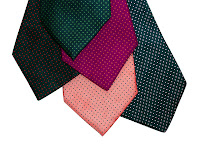 La corbata es un imprescindible del vestuario del invitado
