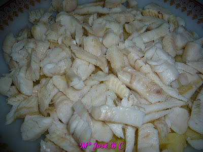 Pescada+con+cama+de+patatas+y+alioli+%252821%2529.JPG