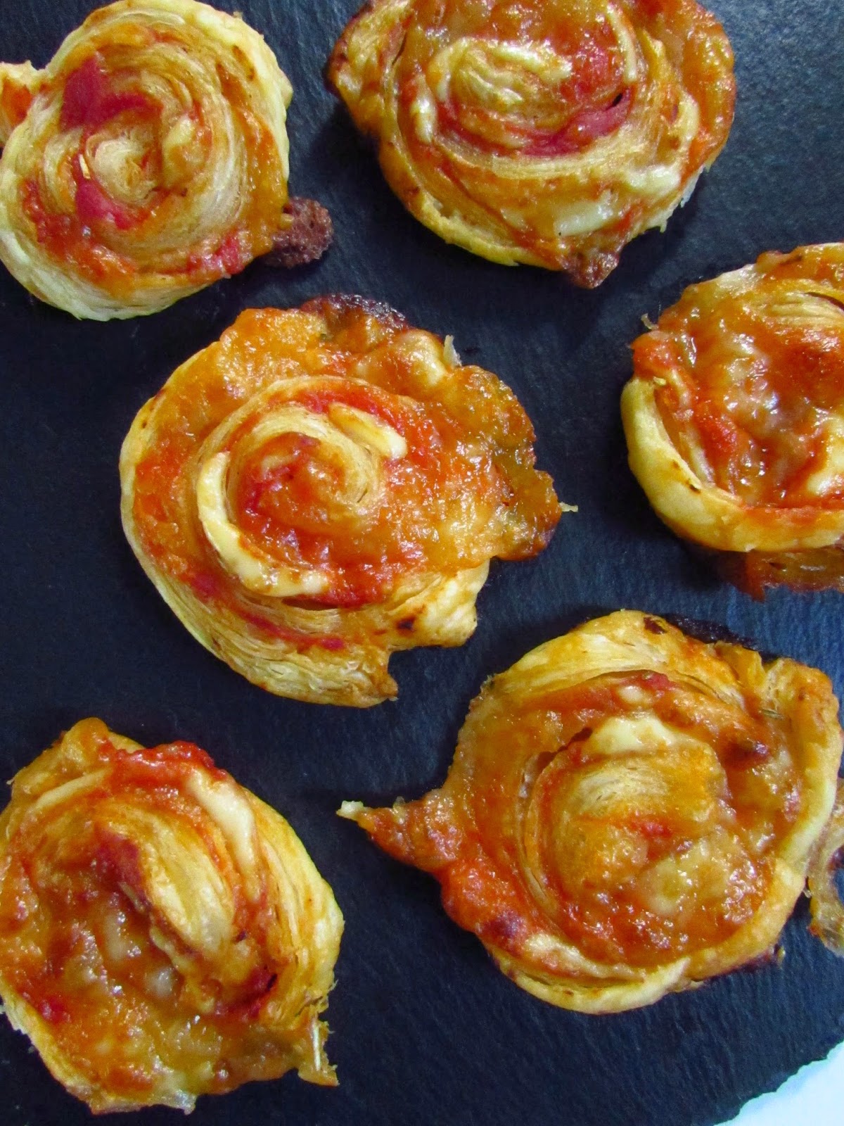 La vie gourmande: Tomate-Mozzarella-Blätterteig-Schnecken