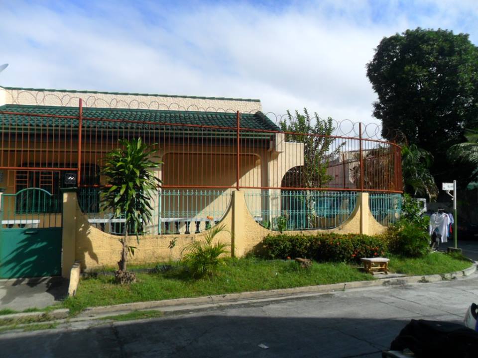 Bungalow House for rent in Las Piñas city