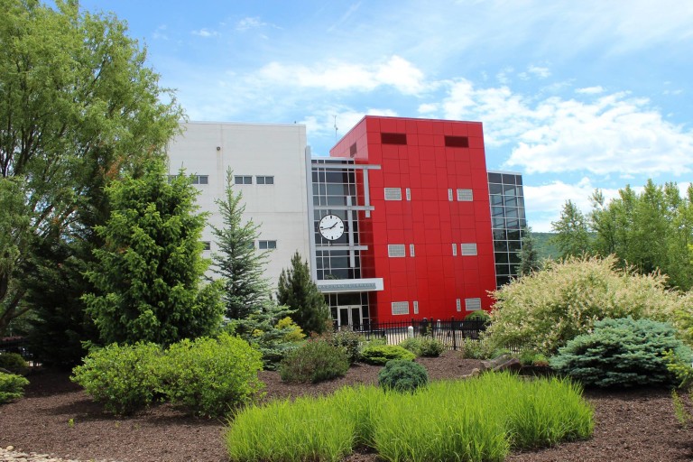 TOP 10 Best Automotive Technology Colleges in the U.S. IDOMY TECH