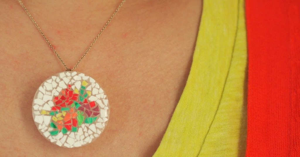 Make an eggshell mosaic pendant Pink Stripey Socks