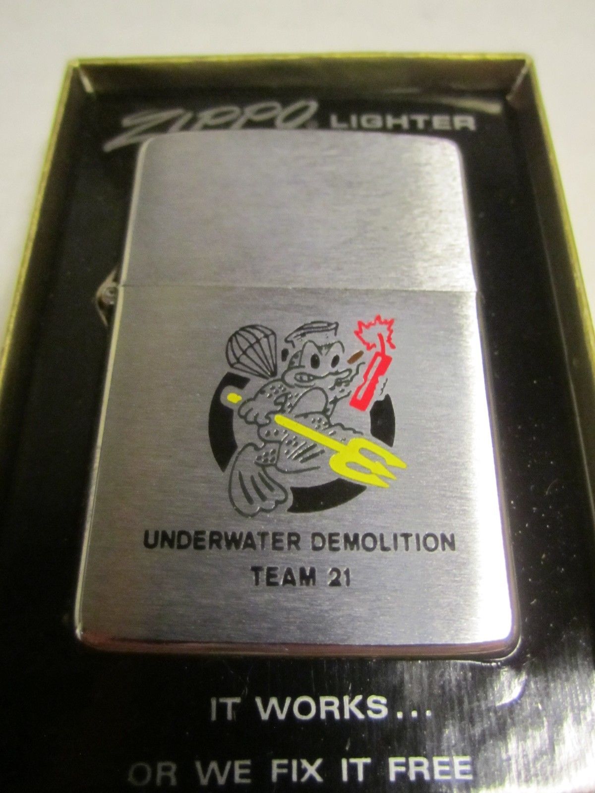 PRICE GUIDE TOBACCIANA Vintage Zippo Lighter US Navy underwater