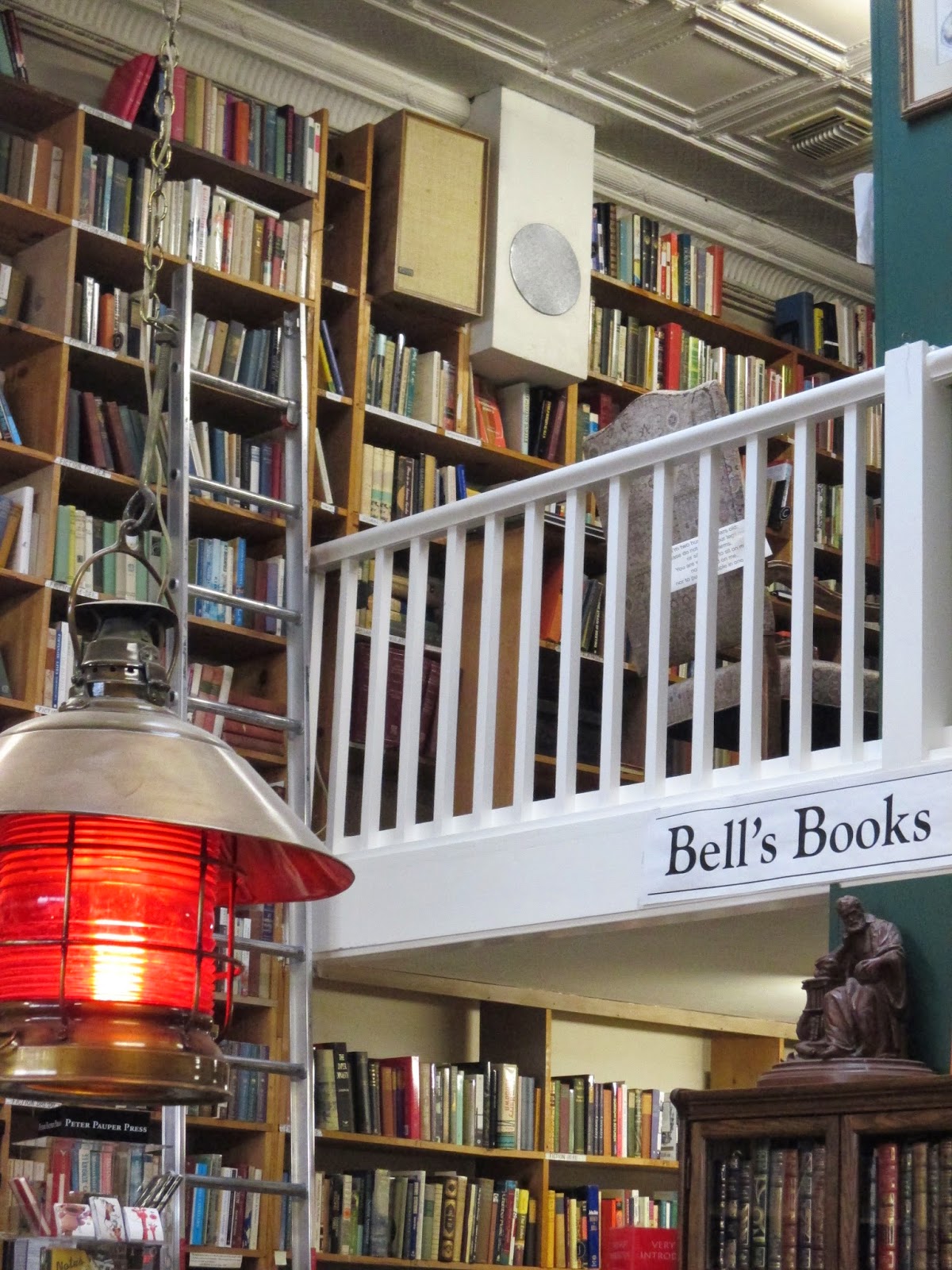 Explore the World a Happy Traveler! Bookstores in Oregon and