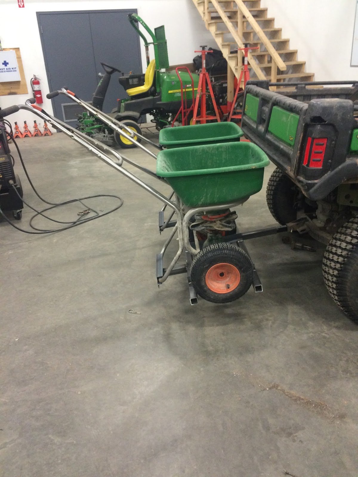 Bobs Shop Fertilizer spreader carrier (double wide)