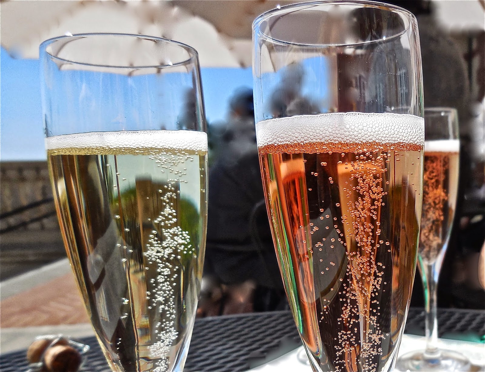 Wine Minx TINY BUBBLES IN MY WINE(Make Me Happy, Make Me Feel Fine!)