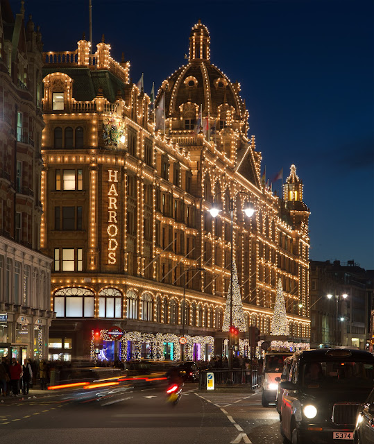London's iconic Harrods glistens with the warmth of Christmas. Photo: WikiMedia.org.