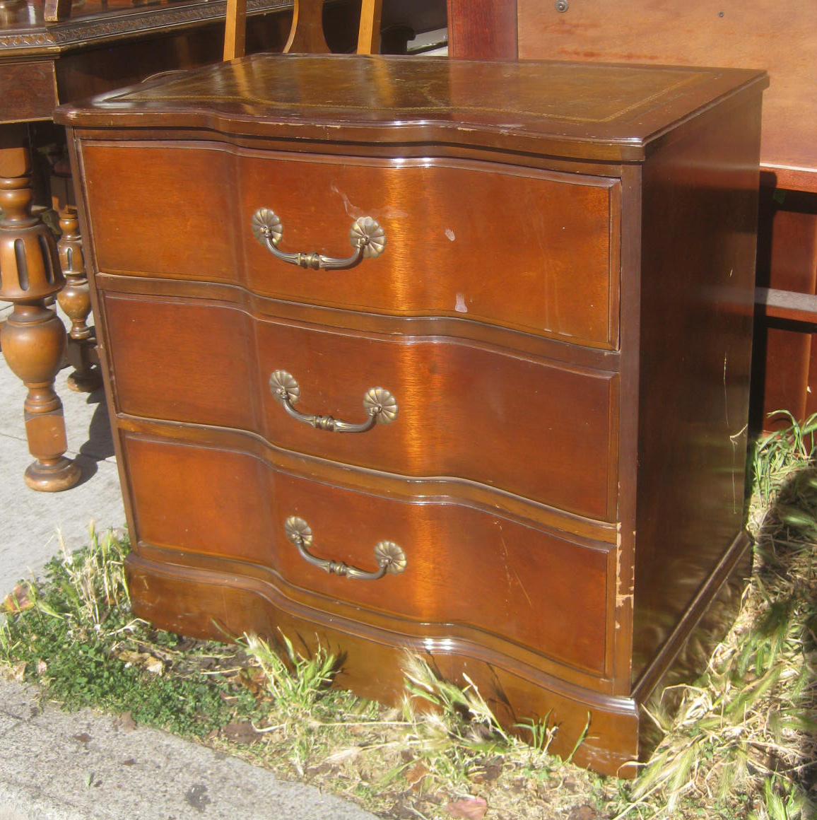 UHURU FURNITURE & COLLECTIBLES SOLD 3Drawer Mahogany Dresser 100