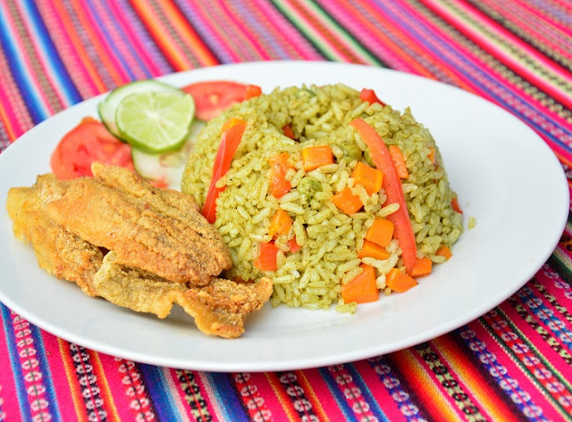 Arroz Verde con Rebozado de Pejerrey