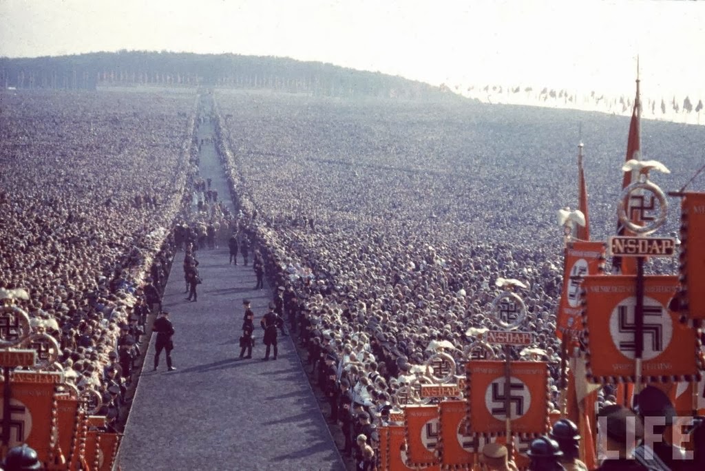 Nazi+rally+at+Nuremberg+in+1937.jpg