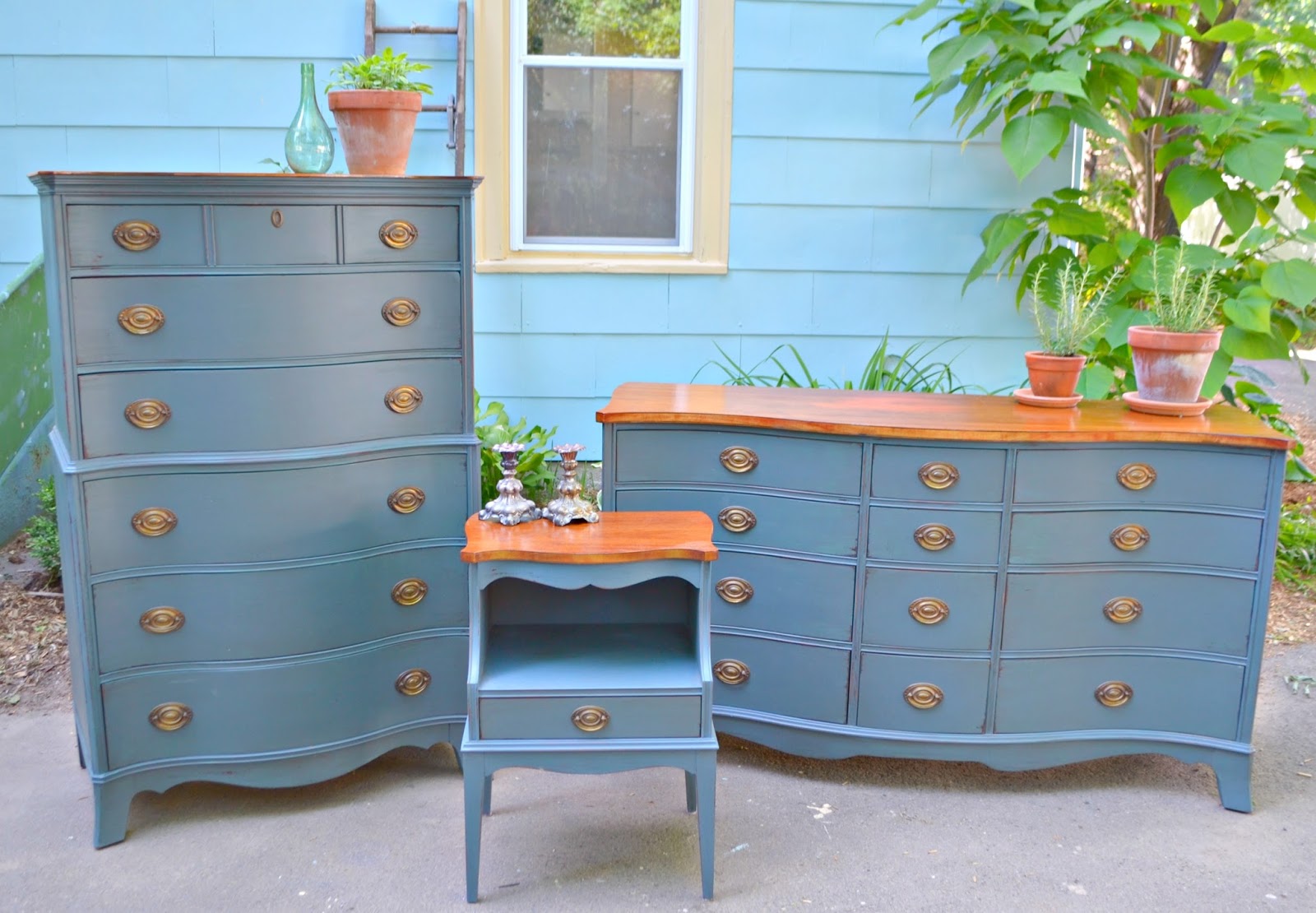 Heir and Space A Mahogany Dresser Set