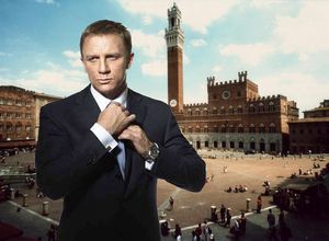 007 TRAVELERS: 007 Filming location: Palio di Siena horse race square /  Quantum of Solace (2008)