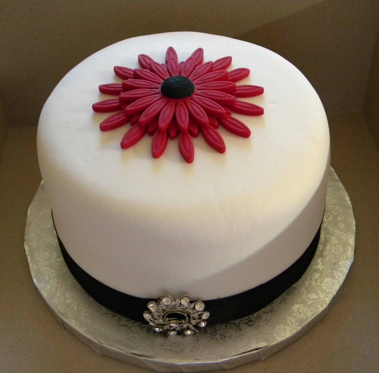 BITE ME CUPCAKES and WRAPPERS Black, red & white...