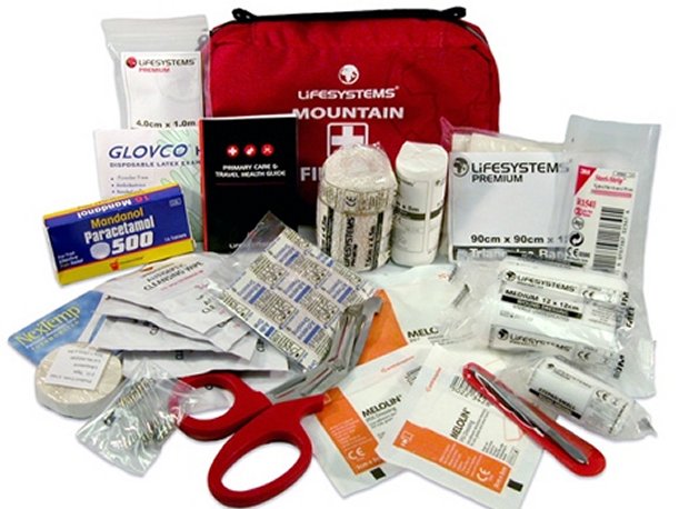 OBAT-OBATAN YANG WAJIB DIBAWA SAAT MENDAKI GUNUNG