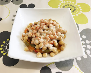 Chickpea salad with cheese sauce and peppers