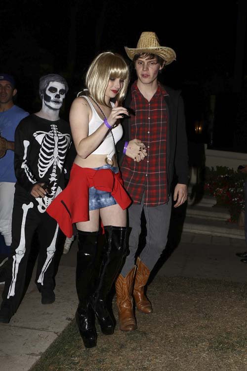 Gossip Journal Emma Roberts Halloween costume