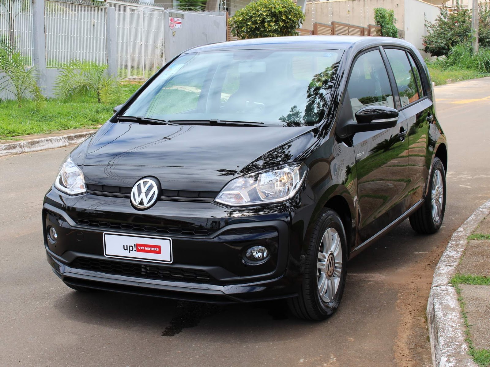 long sleeve athletic shirt with thumb holes