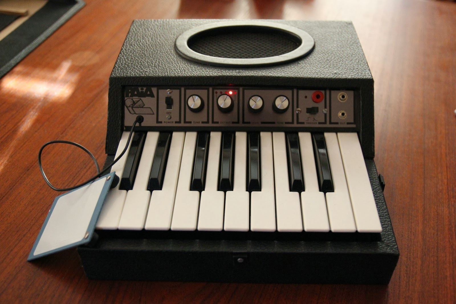 MATRIXSYNTH VINTAGE OZ MINI ORGAN AND GNOME MINI SYNTH WITH PAPERWORK