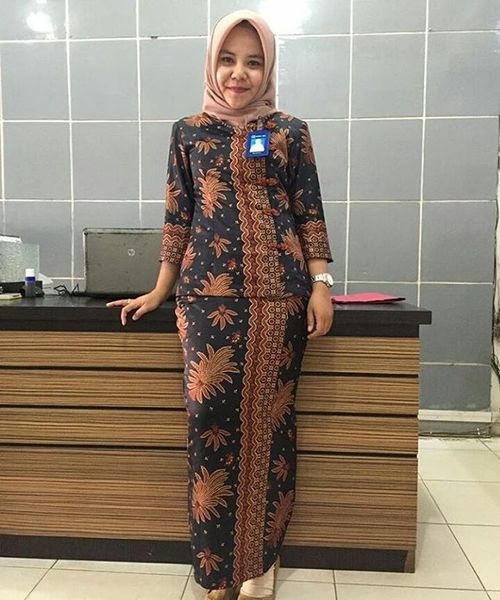 Model Seragam Batik Pegawai Bank Untuk Wanita Terbaru