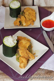 Arroz Sundãr Thai con pollo al sésamo sobre cama de verduras 