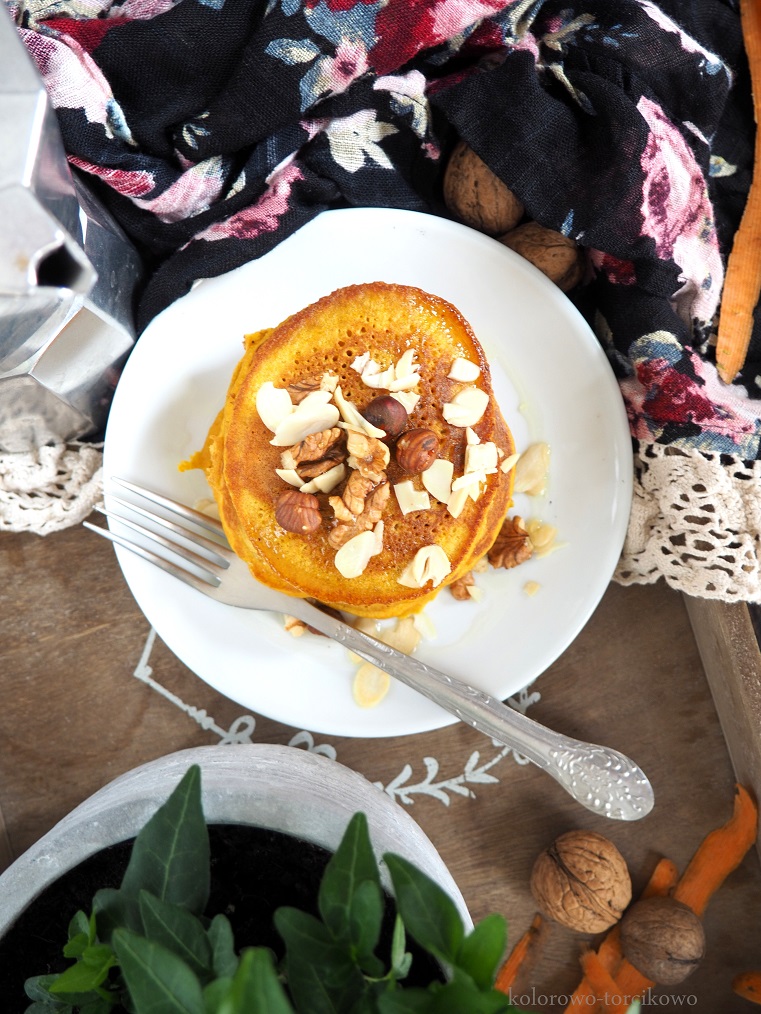 Marchewkowe pancakes kolorowotorcikowo