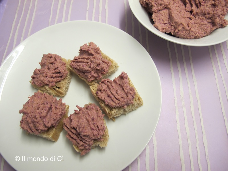 Il Mondo di Cì: Hummus in rosa con insalatine