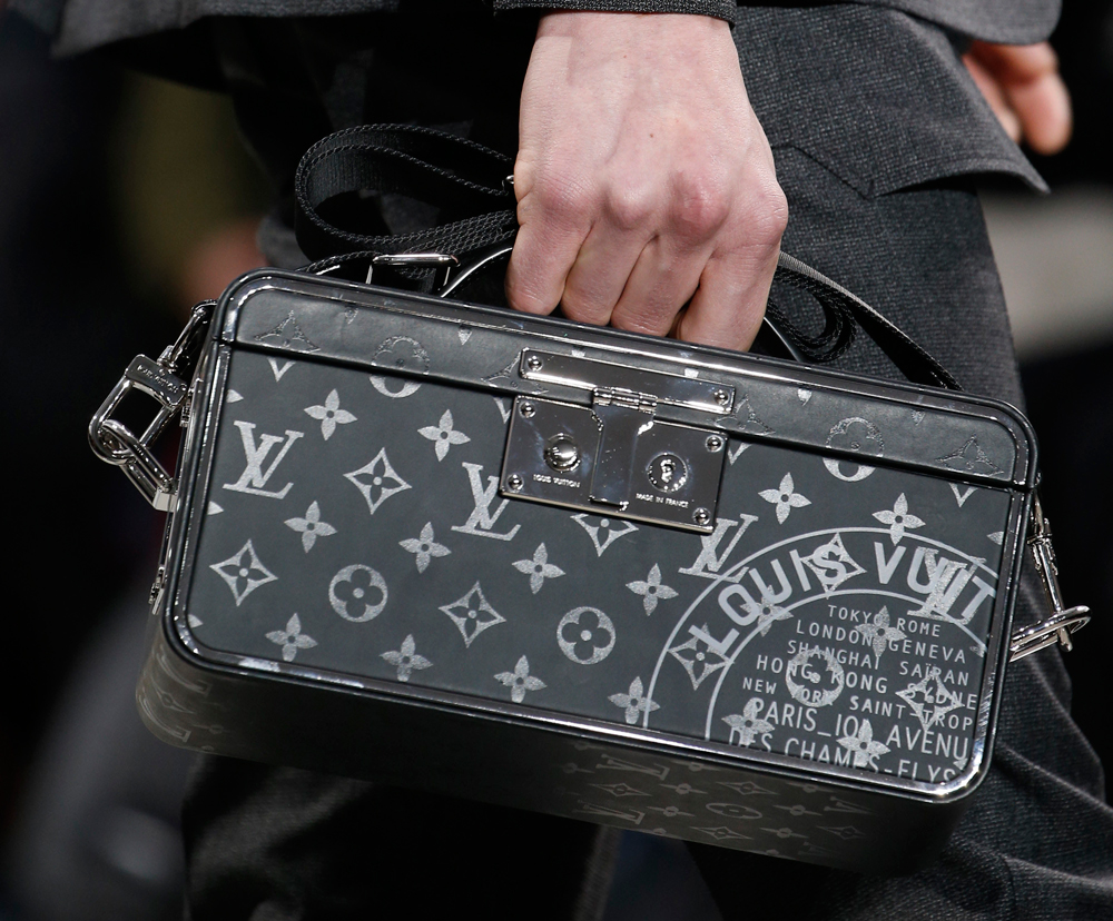 MIKE KAGEE FASHION BLOG: LOUIS VUITTON DEBUTS NEW BAG COLLECTION AT MEN'S  FALL 2016 FASHION SHOW IN PARIS