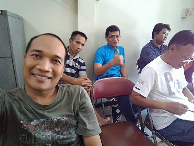 Selfie dulu di sela-sela rapat persiapan dukom Mudik Lebaran 2017. Selfie dulu di sela-sela rapat persiapan dukom Mudik Lebaran 2017.