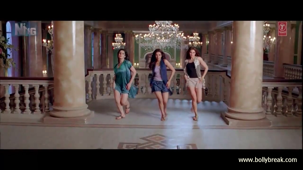 Jacquiline Fernandez Nighty Housefull 2 - Jacquiline Fernandez Nigthy Pics - Housefull 2 - Right now Song