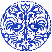wzór ludowy, niebieski, biały na płytce 40x40 cm