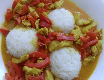 Curry z indyka i papryki z ryżem
