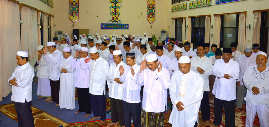 Pentingnya Sholat Berjamaah / shalat subuh berjama ah di masjid lihat