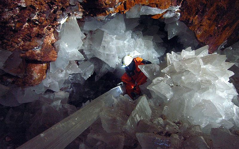 Beautiful World Crystal Cave (8 photos)
