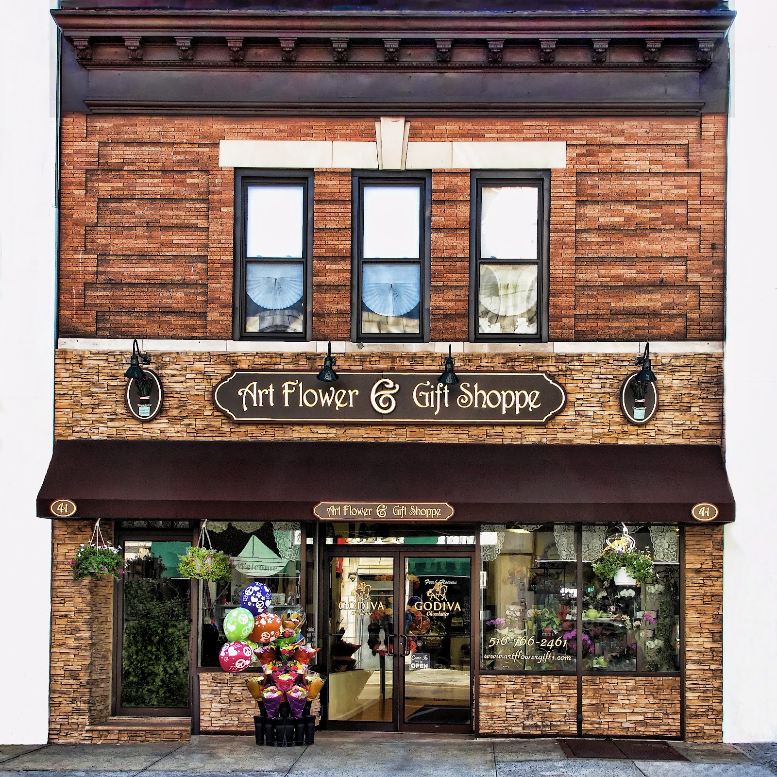 Shooting the Breeze with Liz & Joe Art Flower & Gift Shoppe RVC